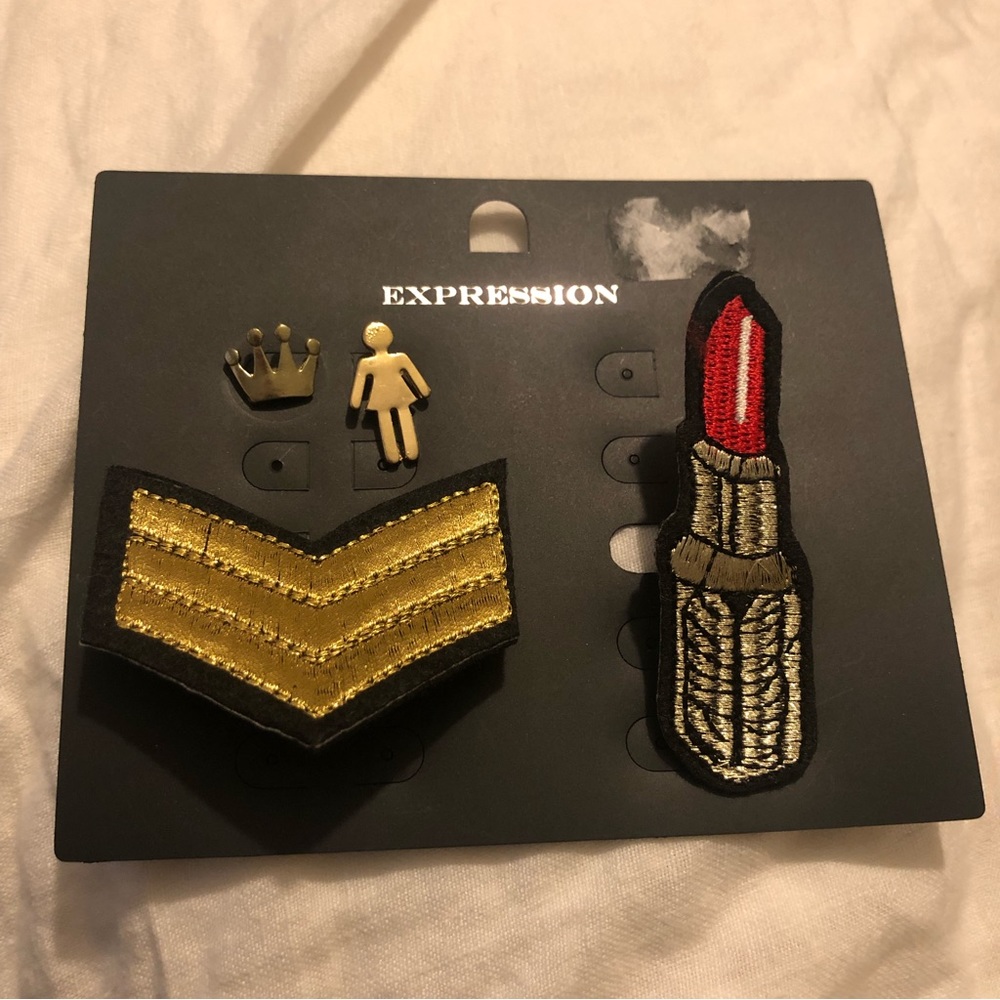 ❤️FREE ADD-ON🌹Expression Military Female Brooches